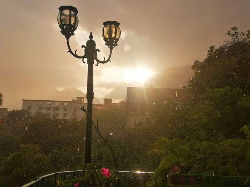 Kaffe Real - Terraza Café & Restaurante con Música en Vivo
