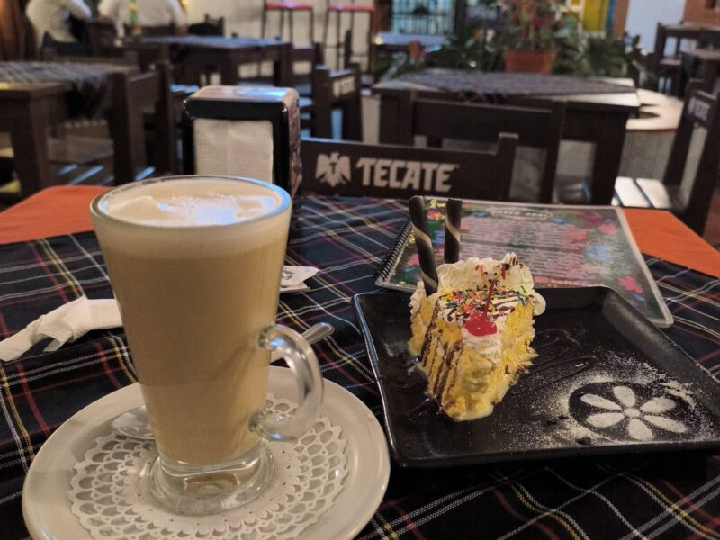 Kaffe Real - Terraza Café & Restaurante con Música en Vivo
